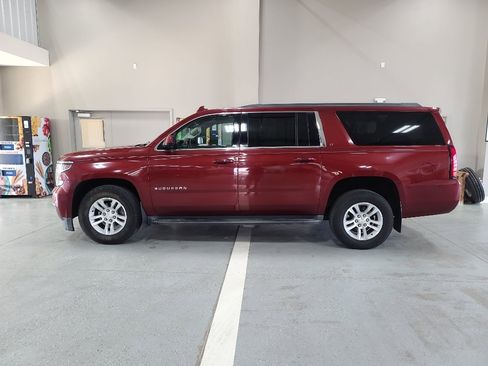 Used 2017 Chevrolet Suburban LT image 1