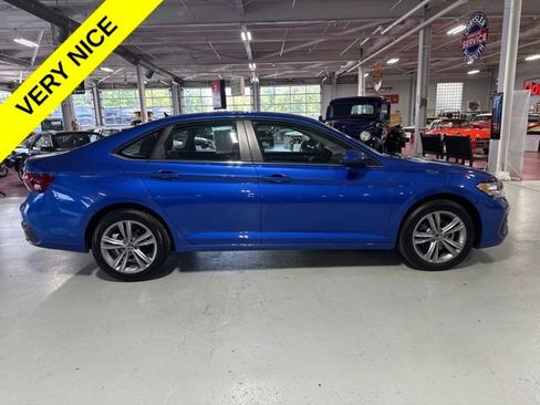 Used 2024 Volkswagen Jetta SE FWD image 6