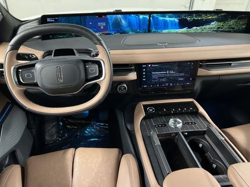 New 2026 Lincoln Navigator Black Label AWD/4WD image 8