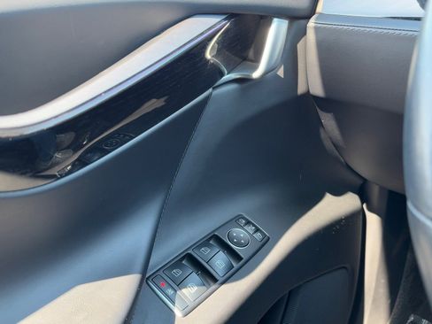 Used 2018 Tesla Model X 75D image 31