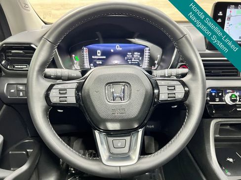 Used 2025 Honda Pilot Elite image 2