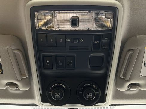 Used 2019 Toyota 4Runner TRD Off-Road Premium image 9