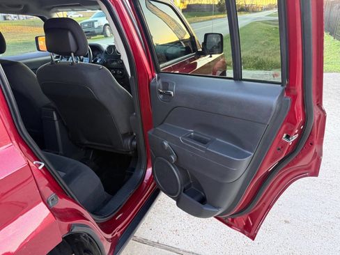 Used 2017 Jeep Patriot Sport image 20