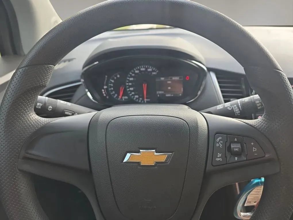 Used 2022 Chevrolet Trax LS AWD/4WD image 15