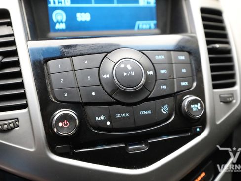Used 2014 Chevrolet Cruze LS FWD image 24
