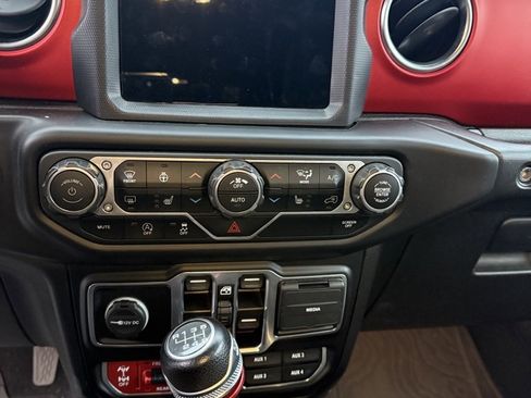 Used 2021 Jeep Wrangler Unlimited Rubicon image 12