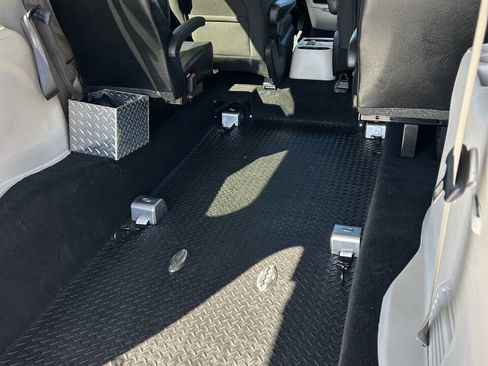 Used 2022 Chrysler Voyager LX image 30