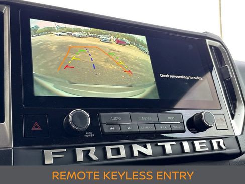 Used 2025 Nissan Frontier SV w/ SV Convenience Package RWD image 6