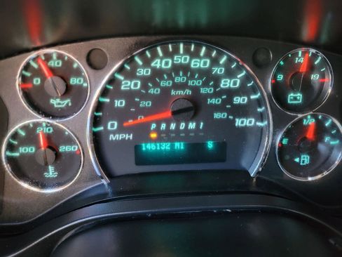 Used 2015 Chevrolet Express 2500 image 10