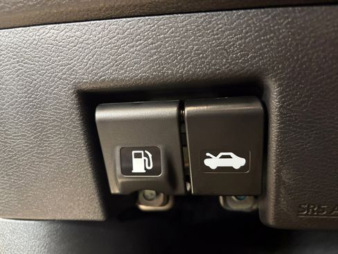 New 2025 Nissan Versa SR image 25