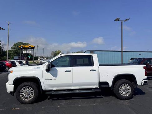 Used 2022 Chevrolet Silverado 2500 High Country w/ Safety Package II AWD/4WD image 2