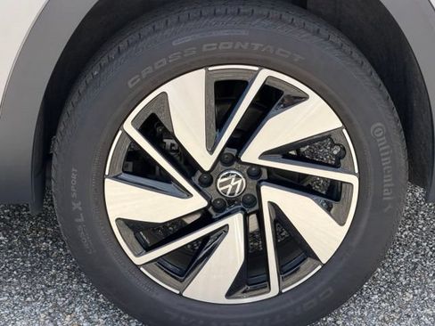 Used 2025 Volkswagen Atlas SE AWD/4WD image 10