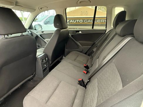 Used 2015 Volkswagen Tiguan S image 22