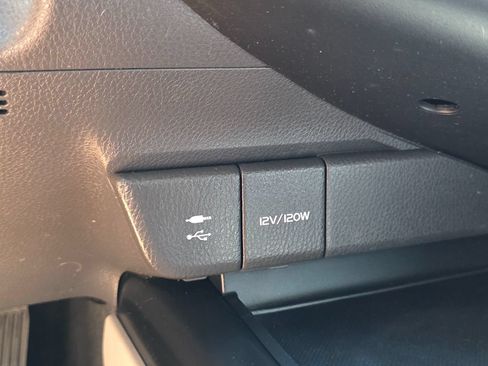 Used 2019 Toyota Camry SE w/ Carpet Mat Package FWD image 39