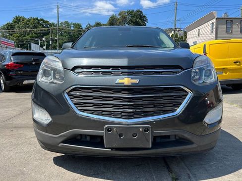 Used 2017 Chevrolet Equinox LT image 2