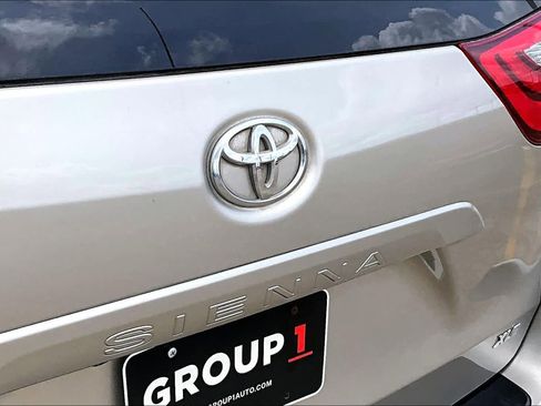 Used 2016 Toyota Sienna XLE w/ XLE Navigation Package FWD image 31