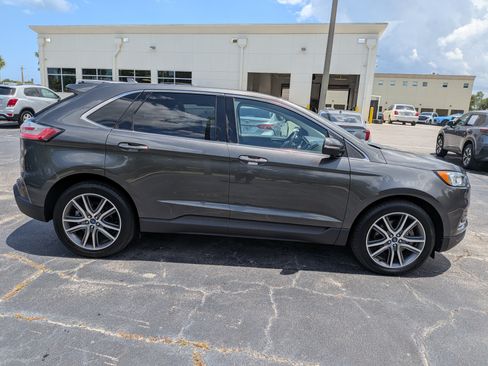 Used 2019 Ford Edge Titanium w/ Cold Weather Package AWD/4WD image 3