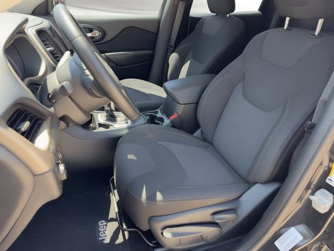 Used 2015 Jeep Cherokee Latitude FWD image 5