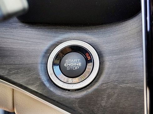 Used 2021 Jeep Grand Cherokee L Limited image 31