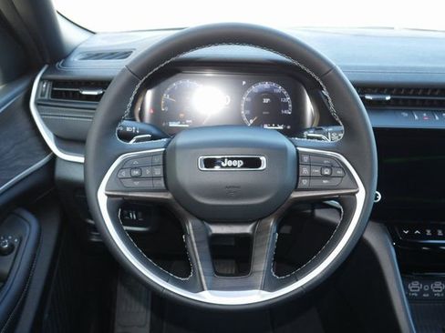 New 2026 Jeep Grand Cherokee Altitude image 15