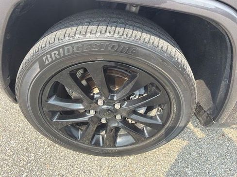 Used 2019 Jeep Grand Cherokee Altitude AWD/4WD image 10