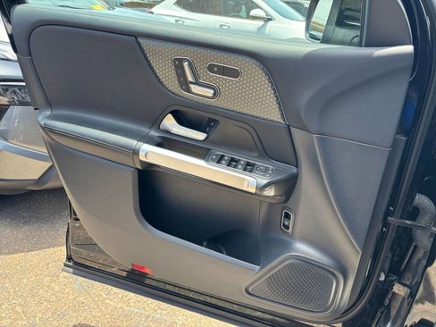 Used 2024 Mercedes-Benz GLB 250 image 18