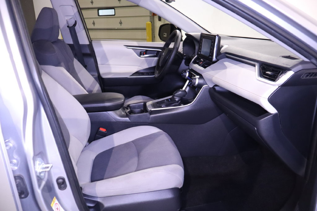 Used 2019 Toyota RAV4 XLE w/ Convenience Package FWD image 31
