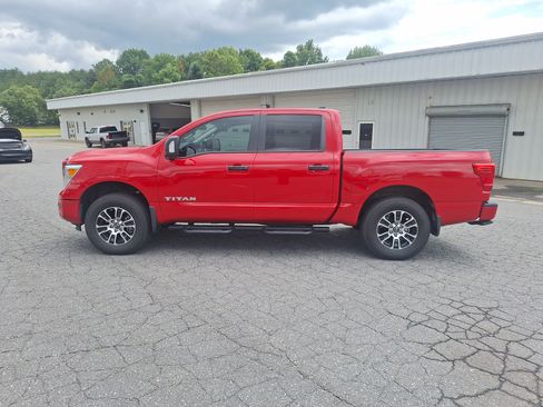 Used 2024 Nissan Titan SV w/ SV Convenience Package AWD/4WD image 7