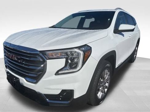 Used 2023 GMC Terrain SLT image 3