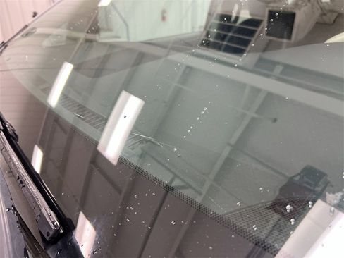 Used 2011 Toyota Sienna SE image 38