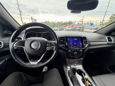 Used 2019 Jeep Grand Cherokee Limited w/ Luxury Group II AWD/4WD image 2