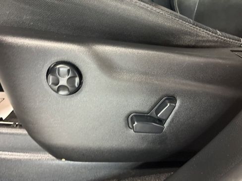 Used 2017 Jeep Grand Cherokee Limited image 16