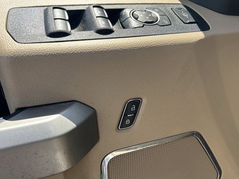 Used 2021 Ford F350 Lariat image 12