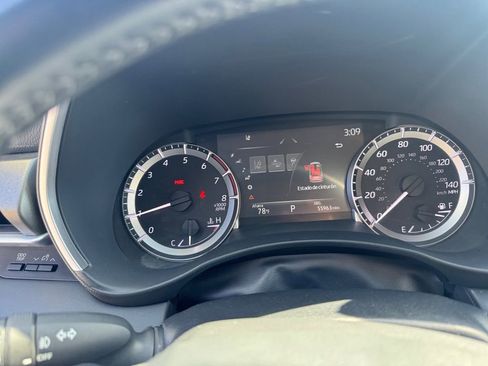 Used 2023 Toyota Highlander L image 18