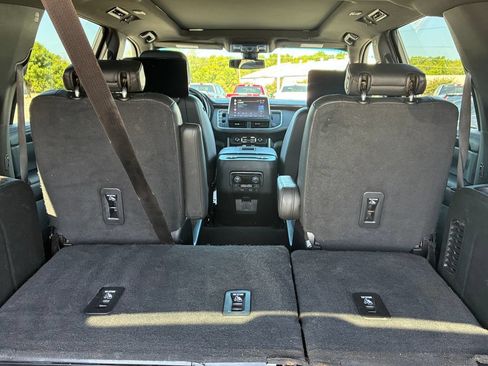 Used 2022 Chevrolet Suburban RST w/ Luxury Package AWD/4WD image 6