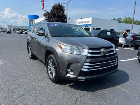Used 2018 Toyota Highlander XLE AWD/4WD image 7