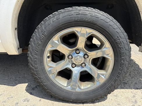 Used 2017 RAM 1500 Laramie AWD/4WD image 7