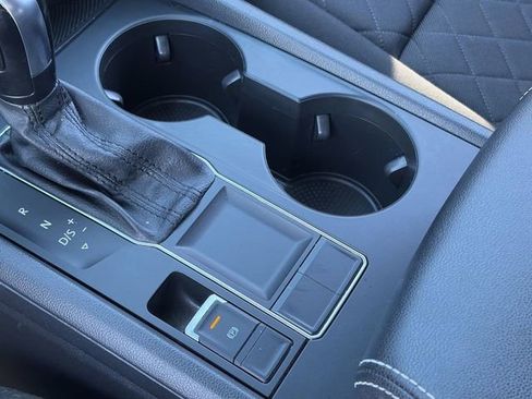 Used 2020 Volkswagen Atlas Cross Sport S image 31