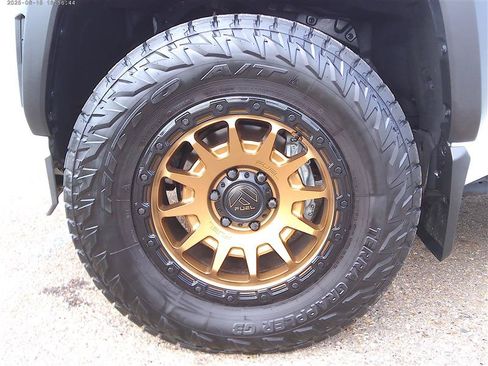Used 2025 Toyota 4Runner SR5 AWD/4WD image 19
