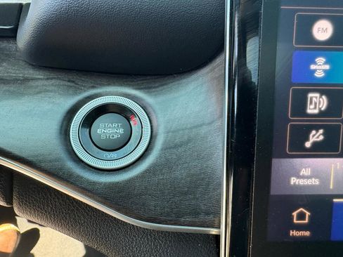 Used 2023 Jeep Grand Cherokee Overland AWD/4WD image 32