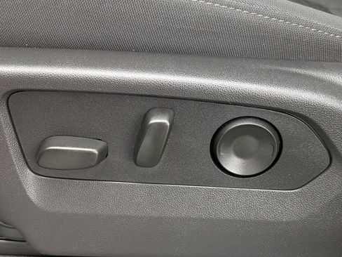 Used 2025 Chevrolet Silverado 2500 Custom w/ Custom Value Package image 20