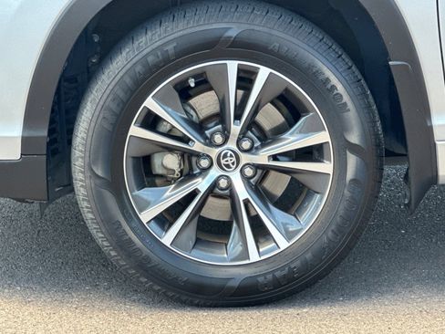 Used 2018 Toyota Highlander Plus AWD/4WD image 23