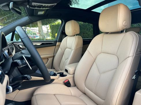 Used 2026 Porsche Macan image 5