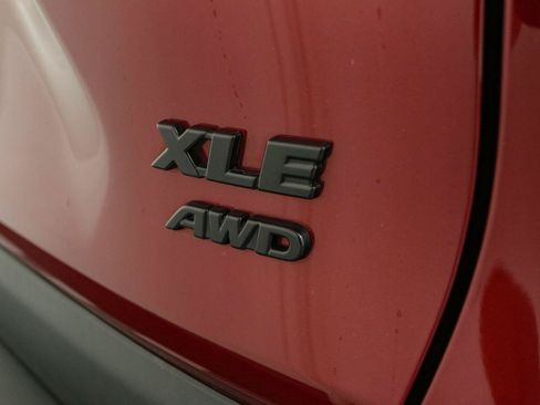 Used 2021 Toyota RAV4 XLE AWD/4WD image 11