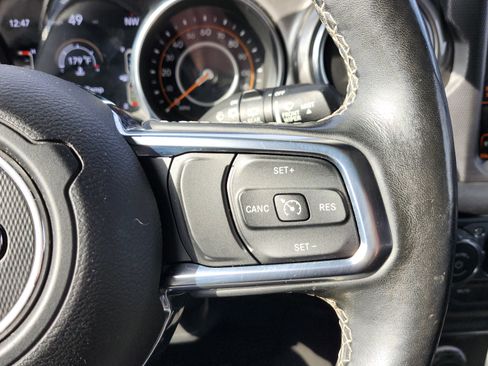 Used 2020 Jeep Wrangler Unlimited Sahara image 33