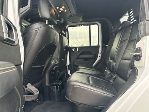 Used 2020 Jeep Gladiator Overland image 14