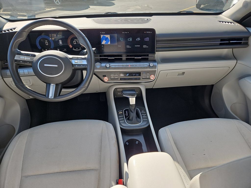 Used 2025 Hyundai Kona SEL FWD image 11
