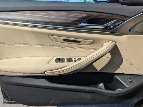 Used 2022 BMW 530i xDrive image 24