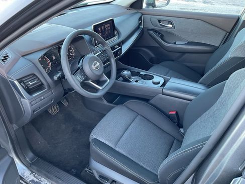 Used 2023 Nissan Rogue SV image 10