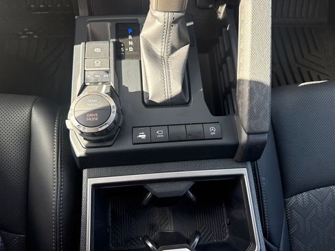 Used 2024 Toyota Tacoma Limited w/ Limited Package (LT) image 24